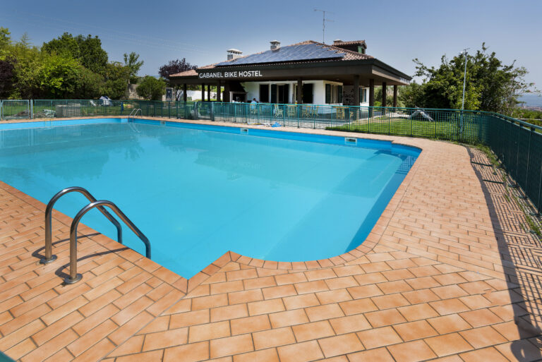Ostello con piscina a Verona Lago di Garda